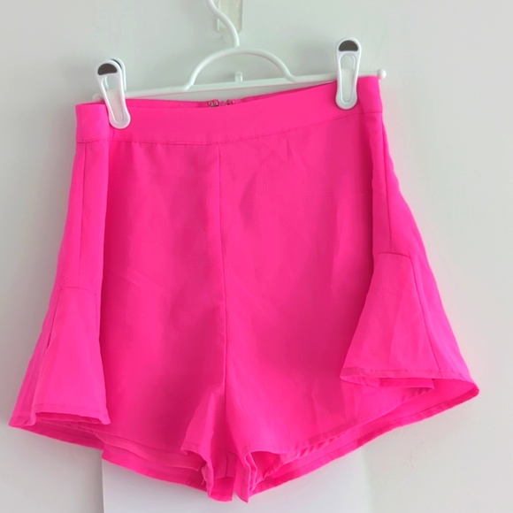 superdown Pants - Pink high waisted flutter hem shorts